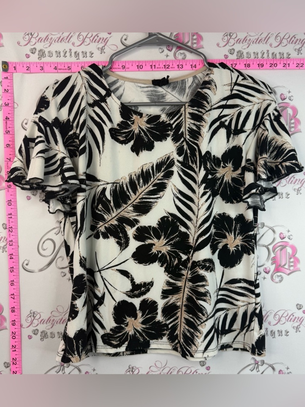 W5 T-shirt flowers brown Black & Ivory Floral Flutter-Sleeve Tee